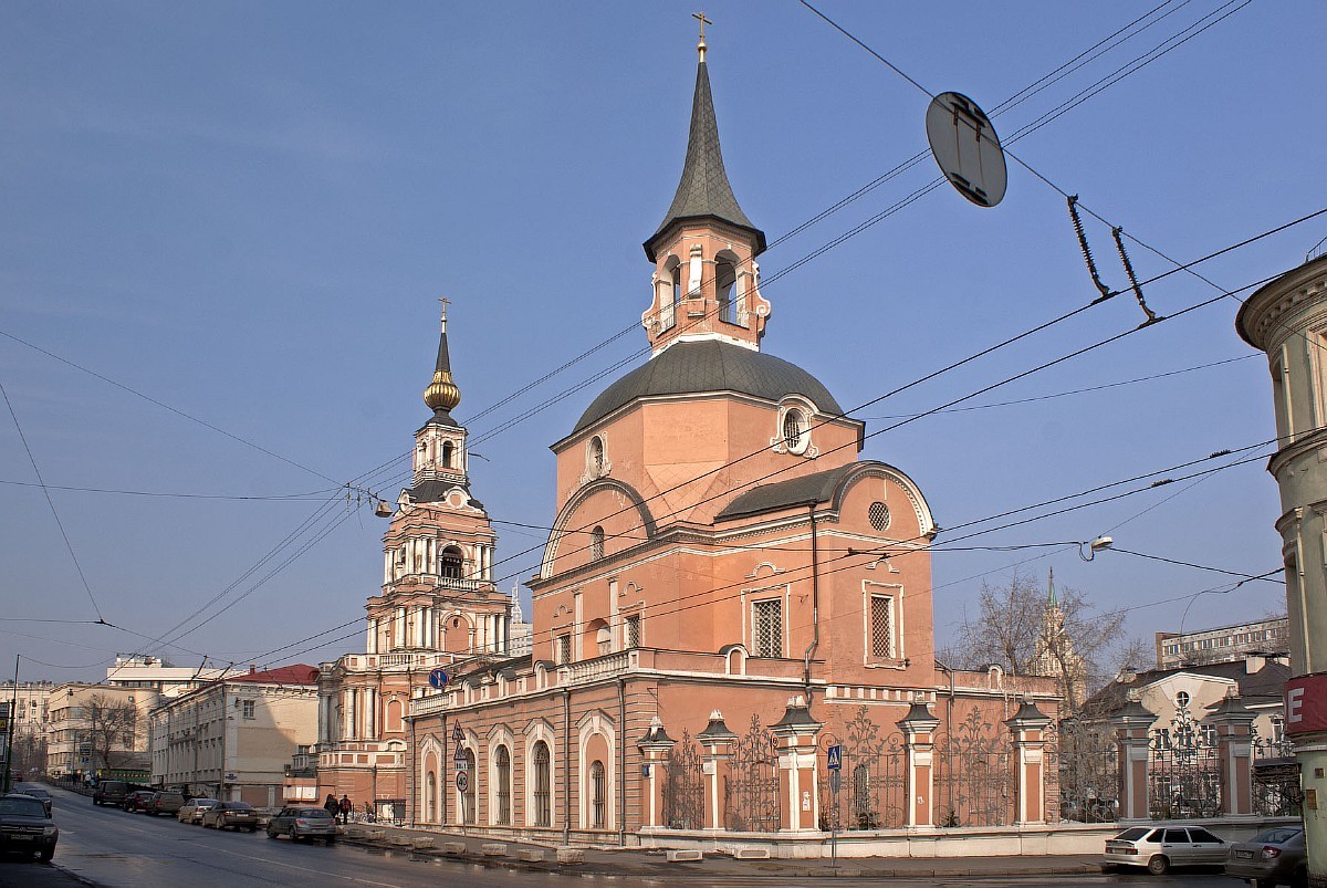 Петра и Павла, первоверховных апостолов, в Новой Басманной слободе, храм -  Центральное викариатство города Москвы